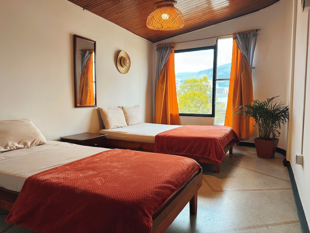 LA CHIVA HOSTEL