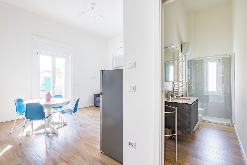 Sunny Panoramic Apartment by Napoliapartments