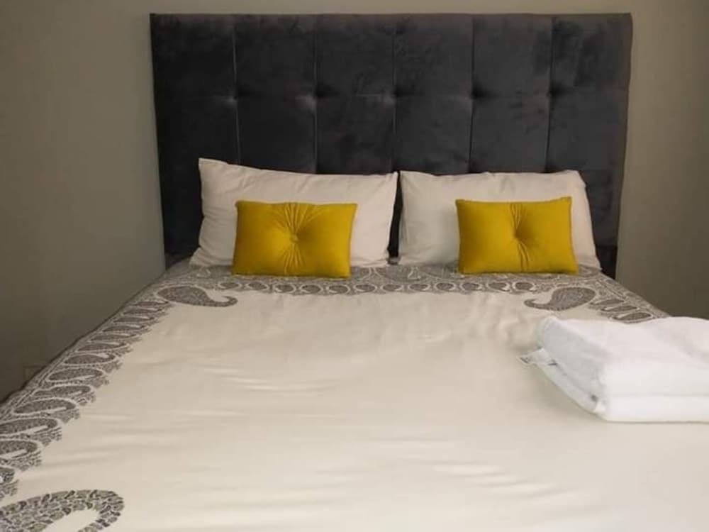 Spacious, With Great Design 2 Bedroomed Apartment view 3