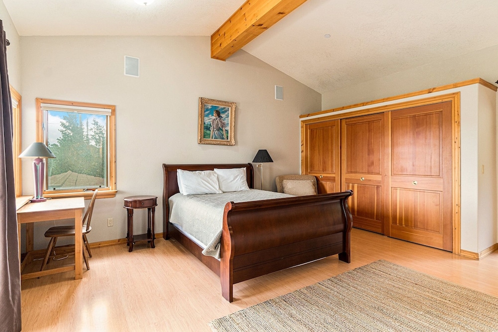 H7 at Hope Mountain -- 6-Bedroom Retreat Home at Allenspark Colorado 6 Home by RedAwning - Property Image 32