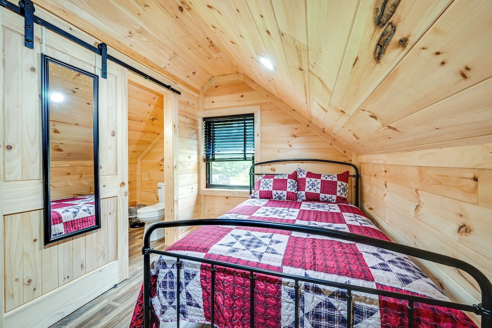 Near Mammoth Cave: Family-friendly Cabin w/ Patio!