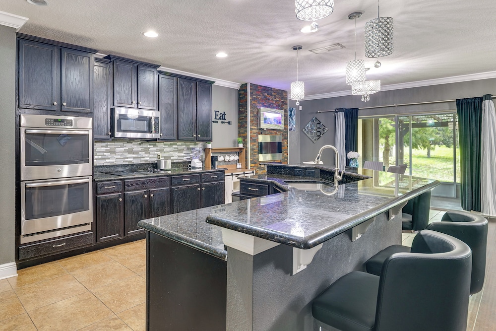 Sleek Family Home Near Orlando Theme Parks