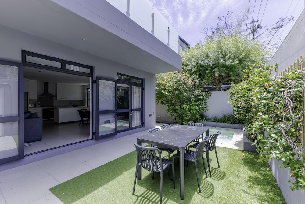 Newly Renovated 3 bed Apartment With Splashpool - 2283