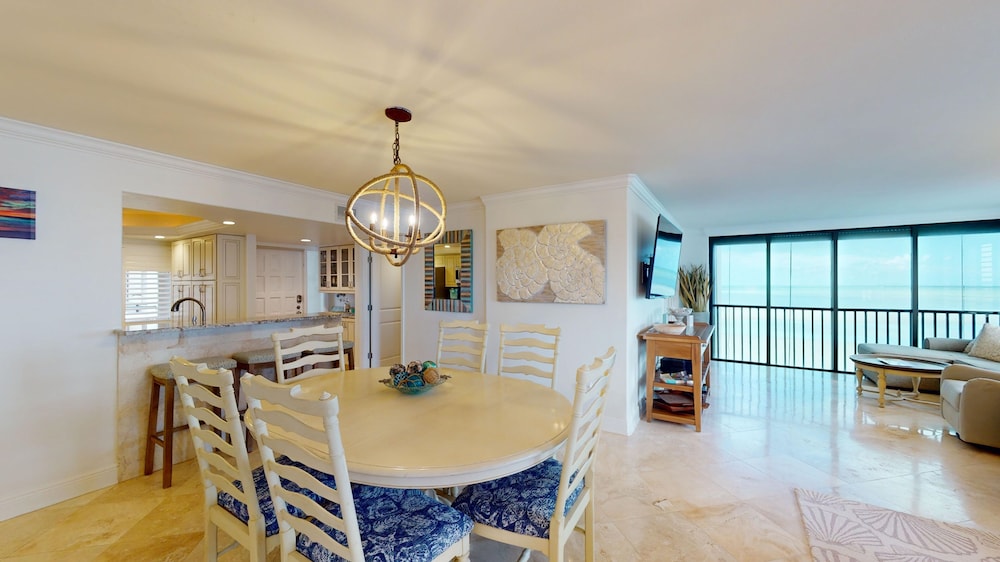 Sandarac 502b: Beachfront 3br Condo W/ Pool & Views 3 Bedroom Condo