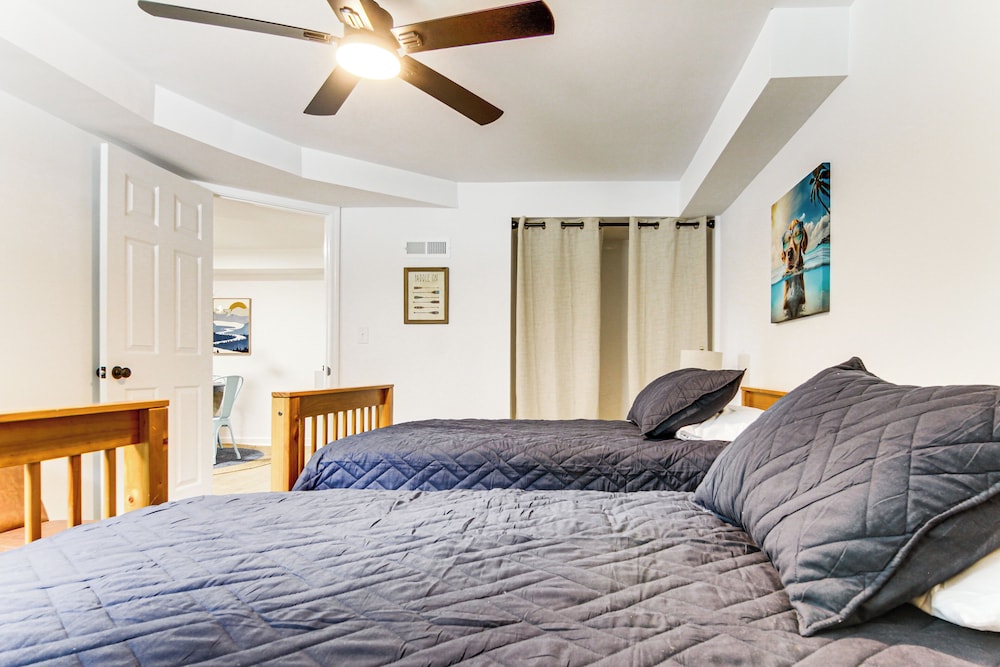 Newly Renovated Lake Bowen Home w/ Game Room!