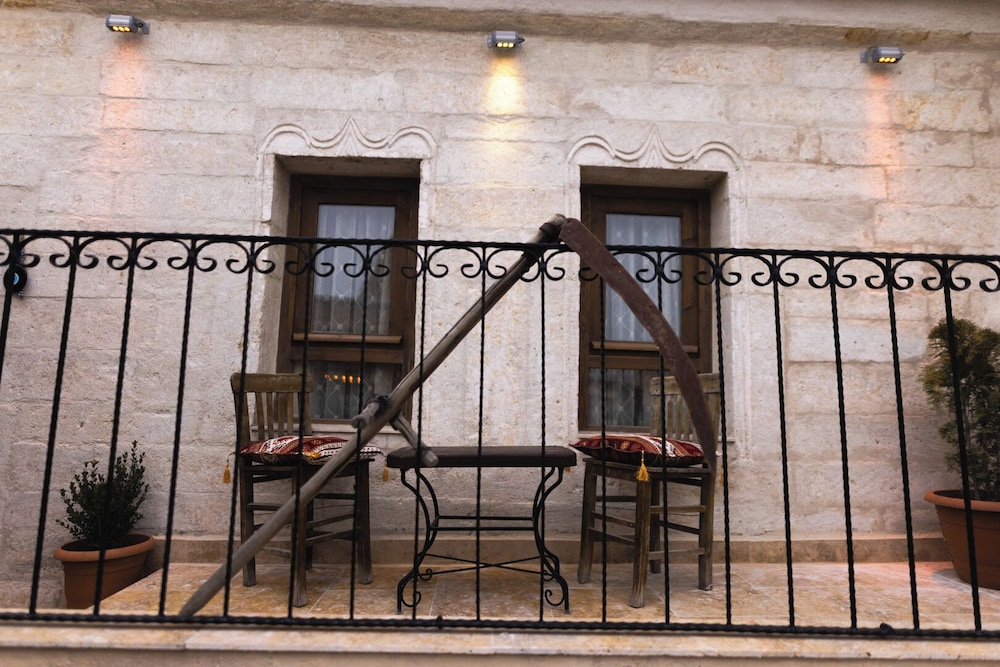 Memory Cave House