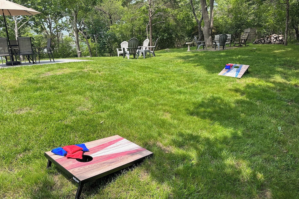 3BR Home Walk to Beach w/ Outdoor Shower & Grill