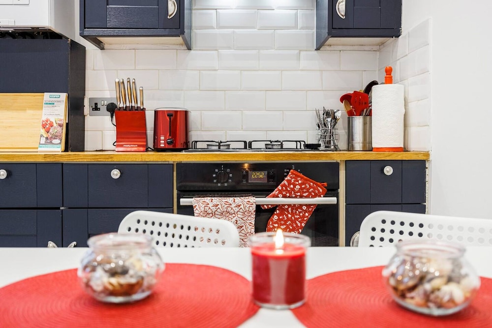 Kensington Charming and Bright Flat