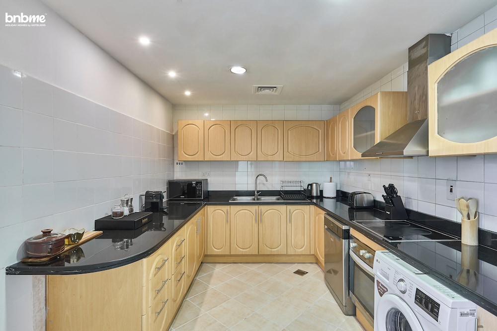 bnbme | Damac Waves Tower | 3 + Maids