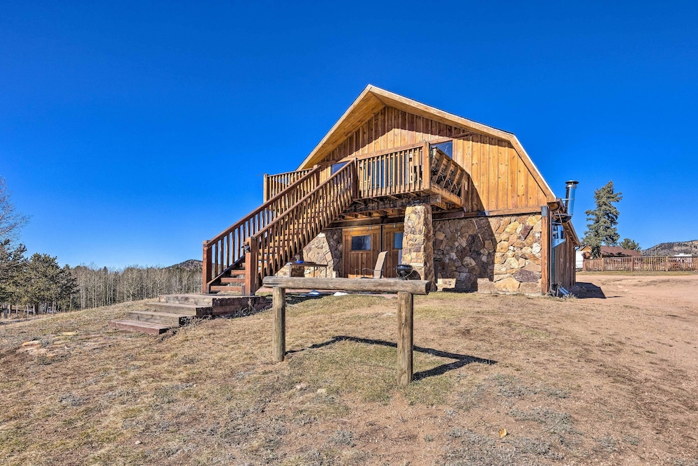 Canon City Vacations - Cozy Cripple Creek Cabin w/ Mountain Views! - Property Image 1
