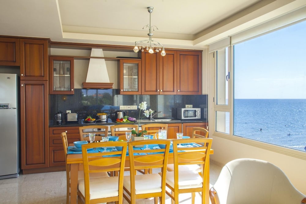 Mackenzie Eftyhia Beachfront Suite