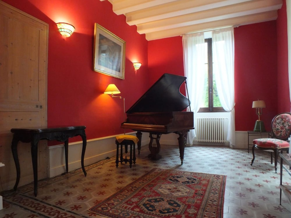 Photo 8
