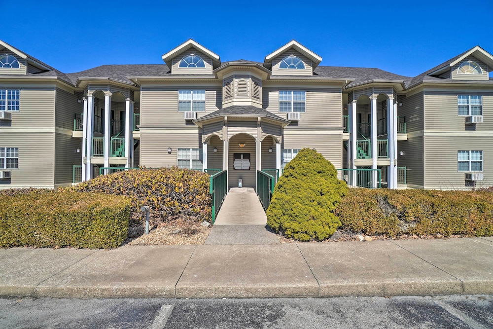 Branson Condo on Golf Course, 4 Mi to Downtown view 5