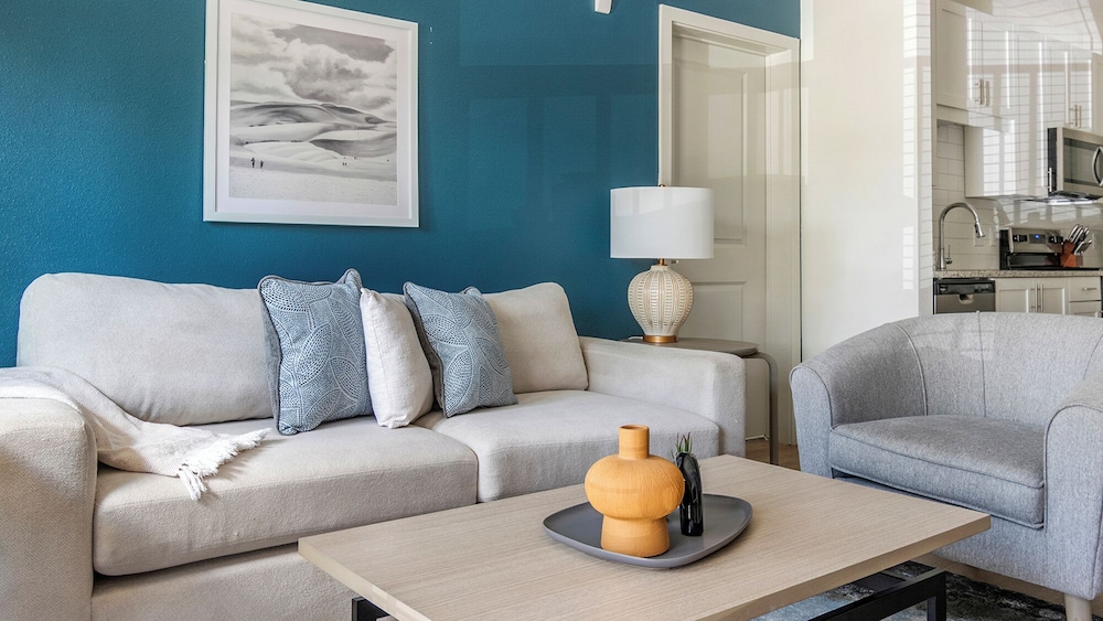 Landing Apartments Rolling Hills