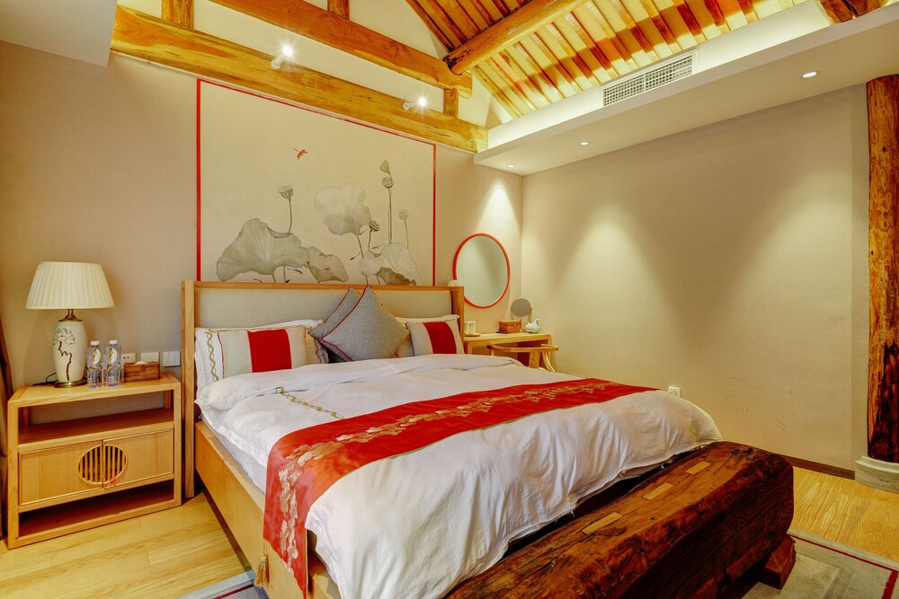 ISVARA Culture Homestay Suites