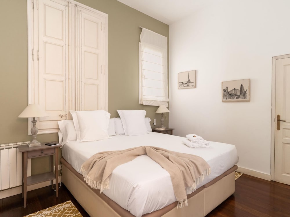 Apartamento de Tres Habitaciones con Terraza 11B