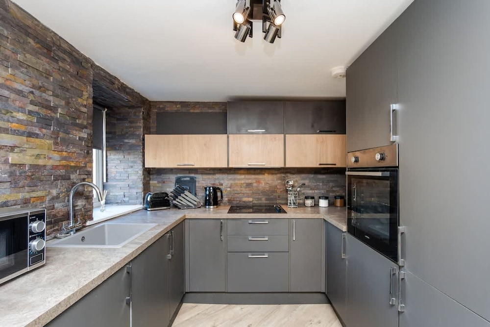5 Bedroom Apartment - Galashiels
