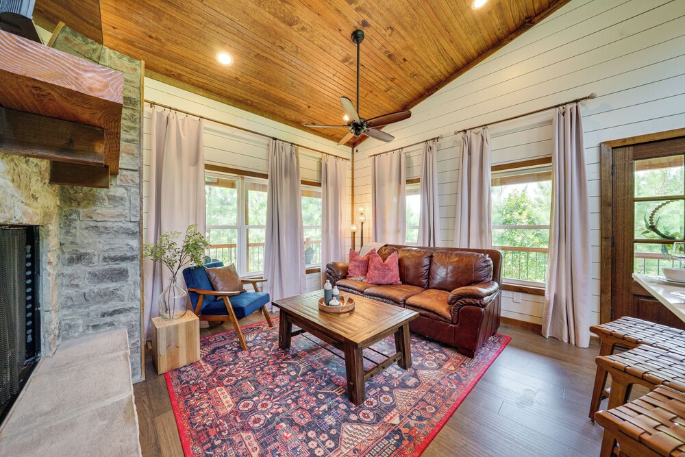 Tree-lined Broken Bow Studio Cabin w/ Hot Tub!