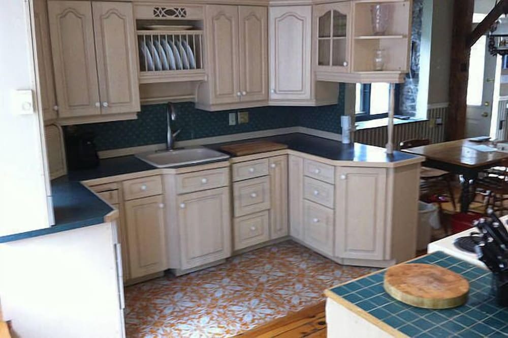 Brockville Vacations - The Noble Suites - Property Image 90