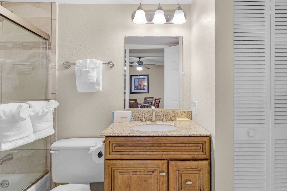Bay Village 126: Charming Beachfront 2br/2ba Condo W/ Balcony 2 Bedroom Condo
