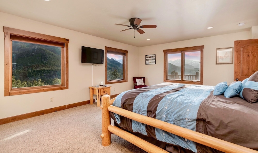 Elk Summit Vacation Home At Windcliff 5 Bedroom Home by RedAwning