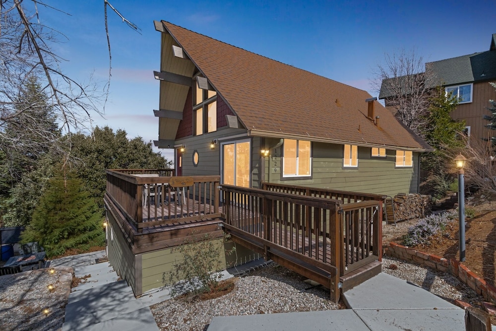 The Volpe Den 3 Bedroom Cabin