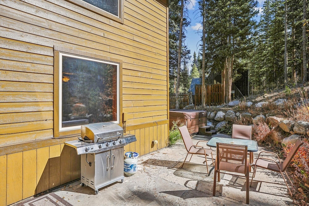 High Point Lodge 5 Bedroom Home by RedAwning
