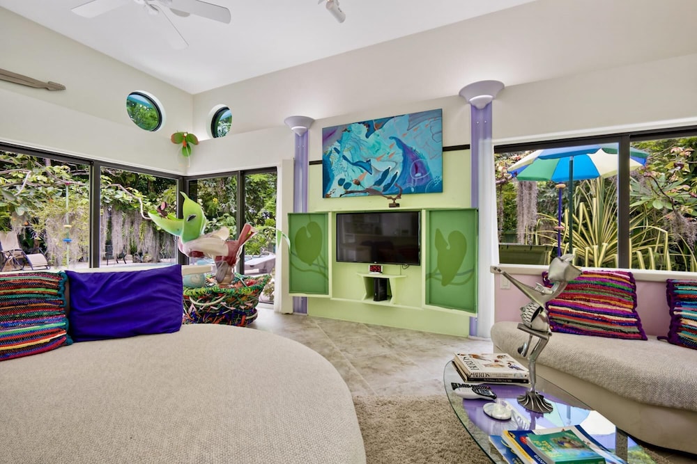 Unique Art Nature Hideaway Walkable to Wilton Drive view 5