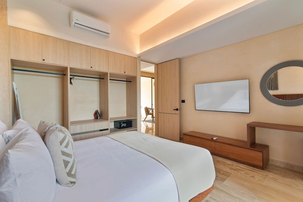 Corasol Modern Apt with Terrace
