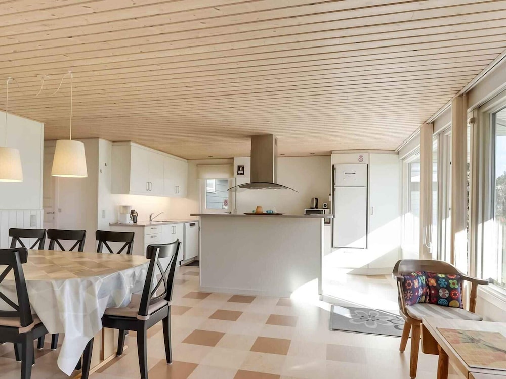5 Star Holiday Home in Humble
