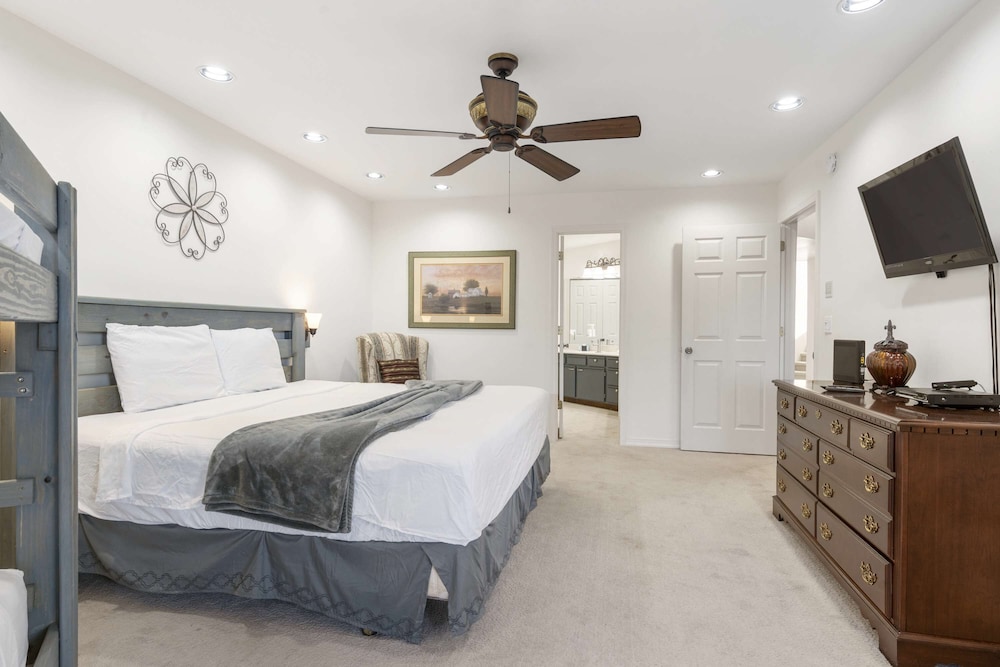 The Cozy Retreat Stay for 10!