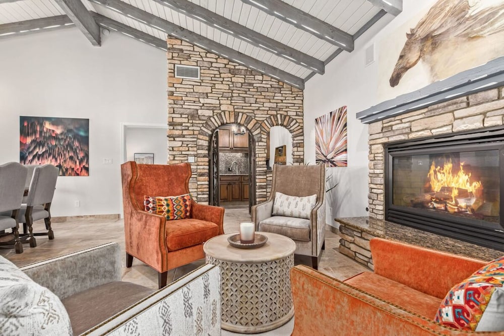 Historic Desert Rose Estate Pool Sauna Sleeps 12