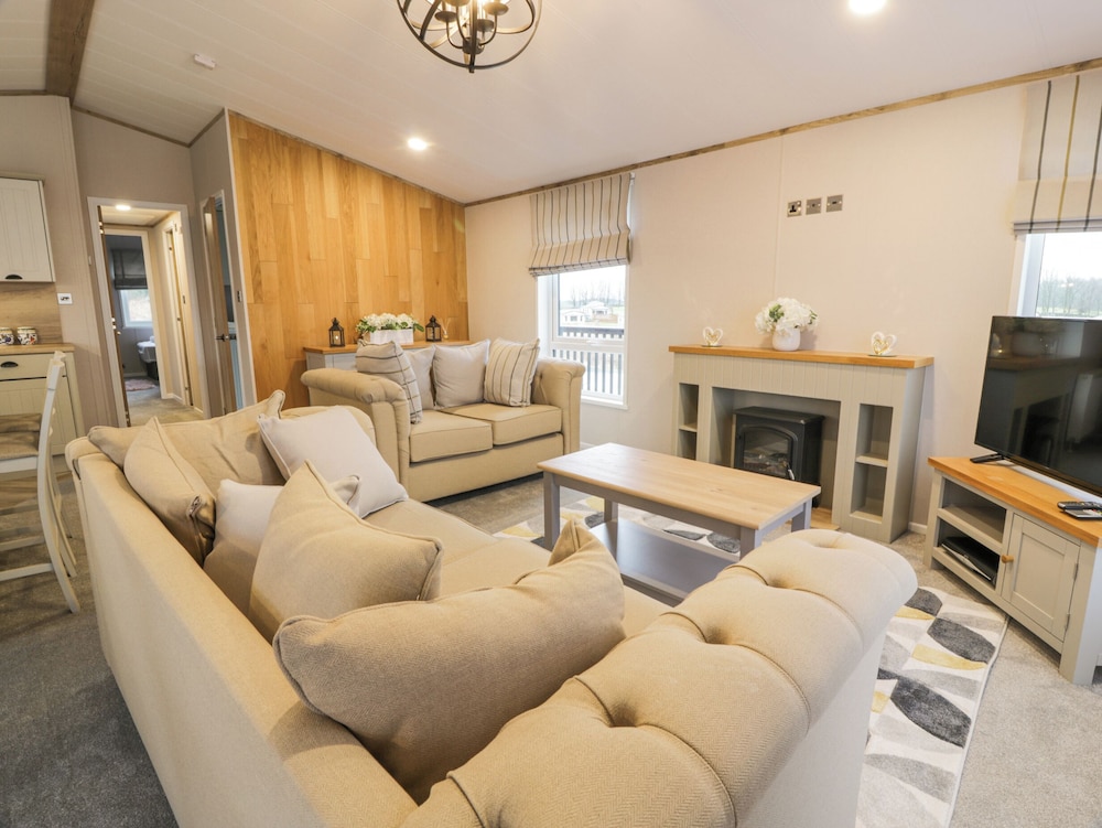 Debonair Lodge