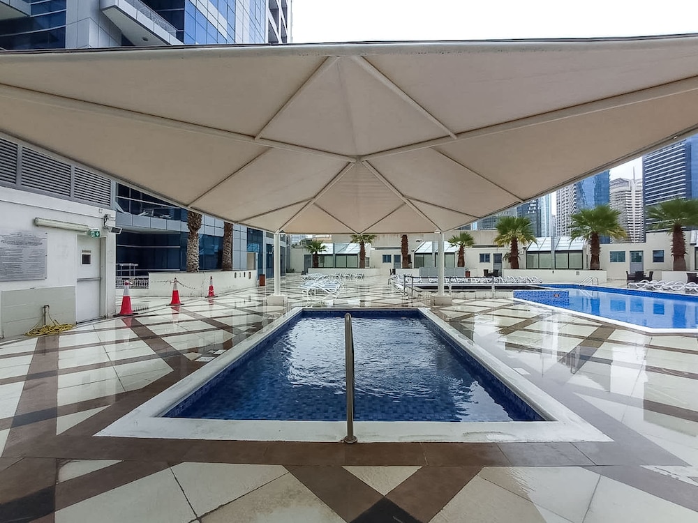 Chic Marina-view Studio in Bay Central Marina