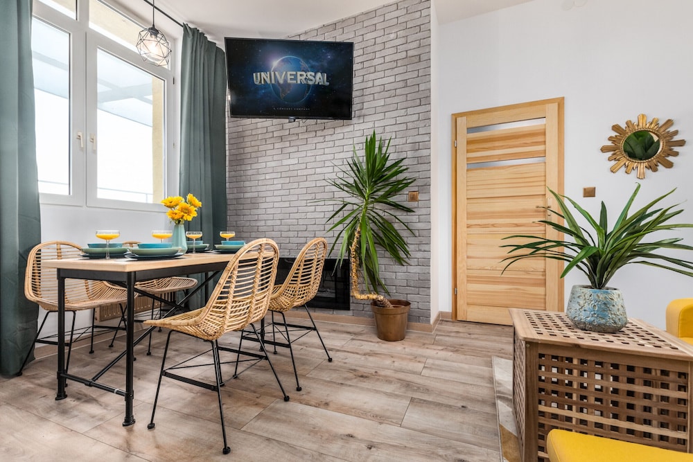 Studio Wspólna Warsaw by Renters view 3