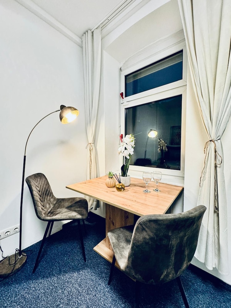 Spacious 7BR Apartment Prime Location