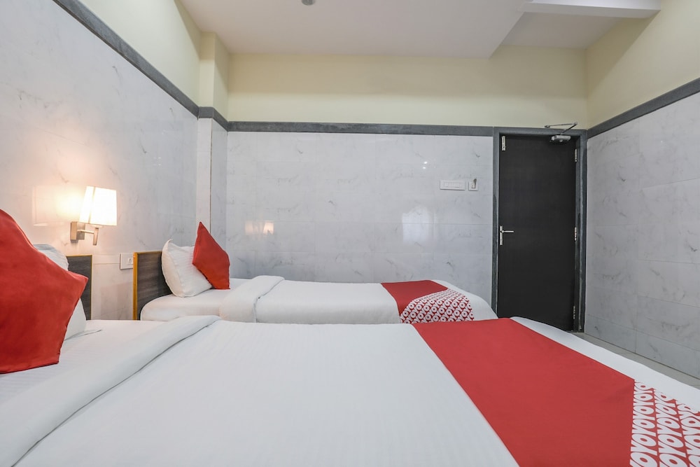 OYO Flagship 9352 Hotel SRC Grand