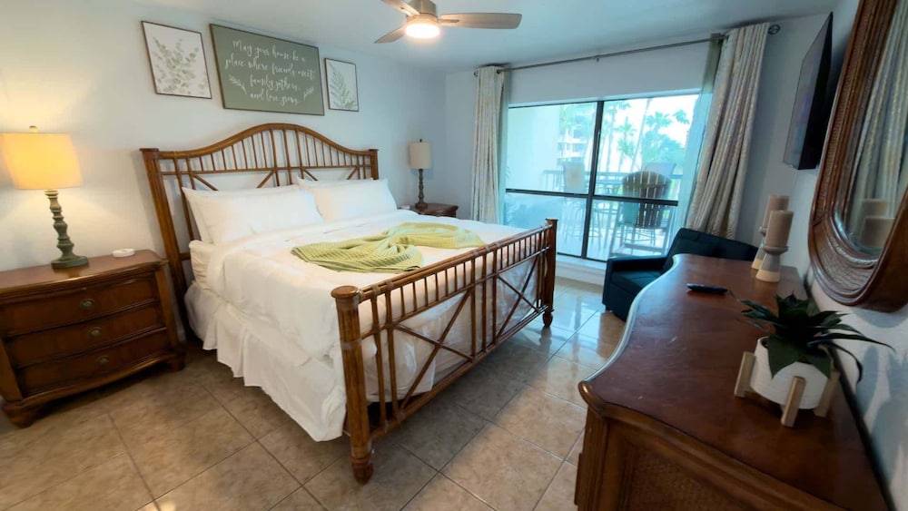 Sleeps 10 Direct Beach Heated Pool 3 Bedroom Apts