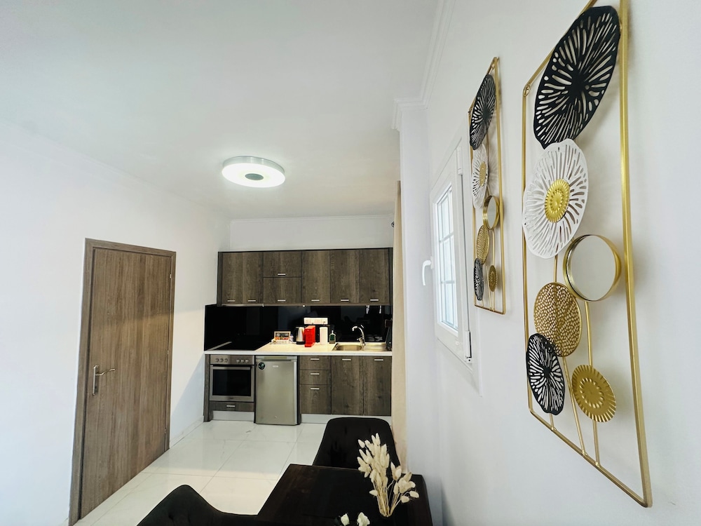 Nikos Apartments