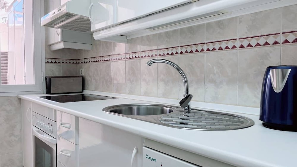 Spacious Poolside 3 Bedroom F-5