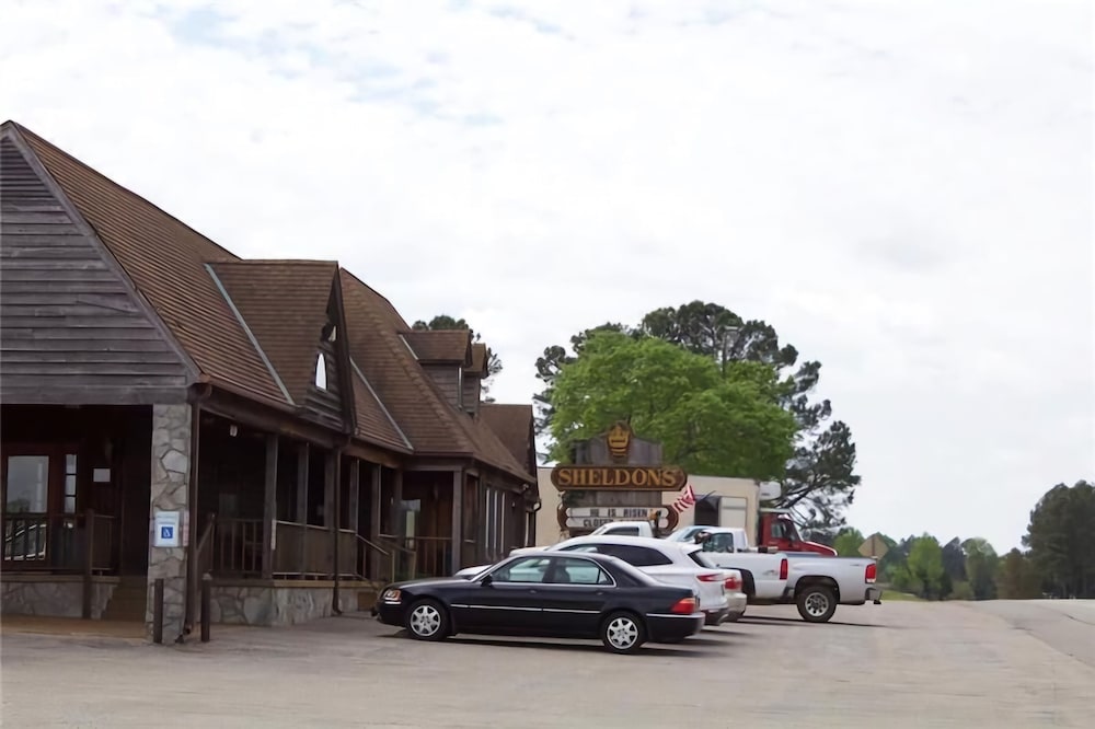 Sheldon's Motel by OYO Keysville Near Hwy 360