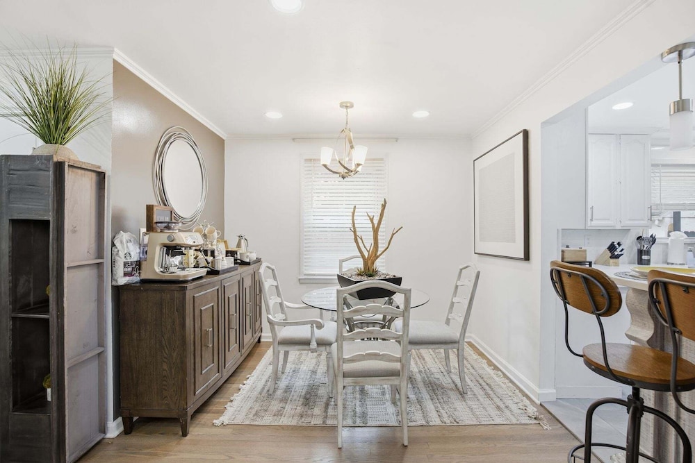 Stylish Hot Tub Retreat With Ping Pong 3 Bedroom Home