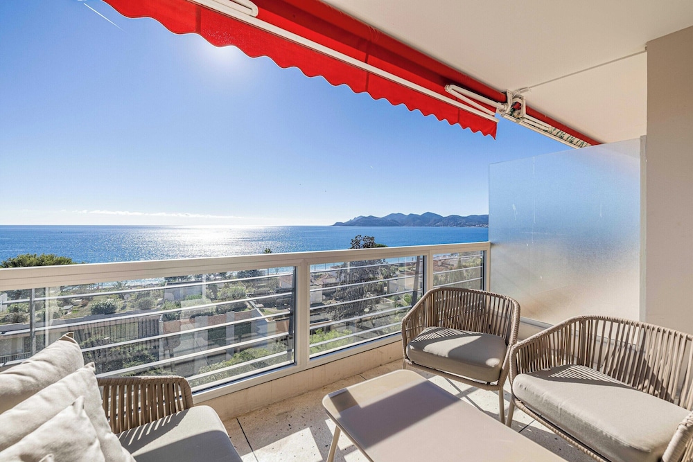 Bright Apartment With Sea View