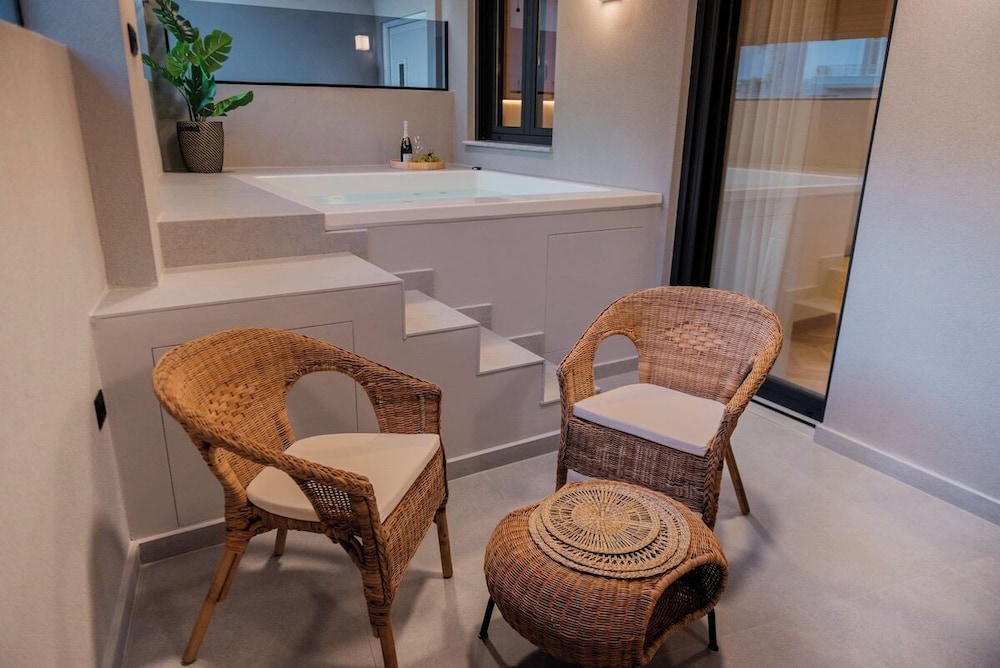 G B Urban Spa by Cretanhouses