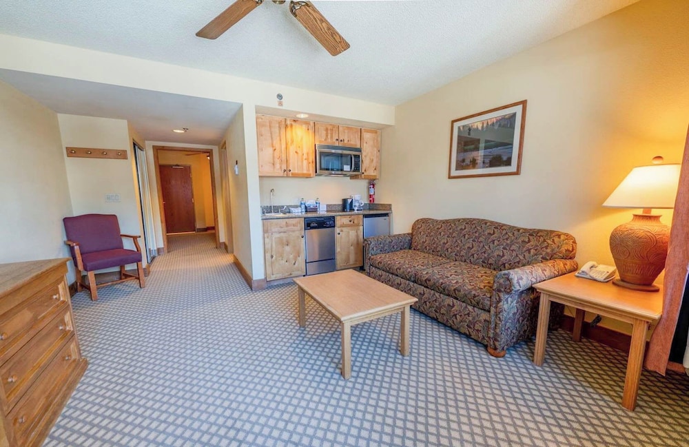 The Grand Lodge by Traverse Hospitality (No Resort Fees)