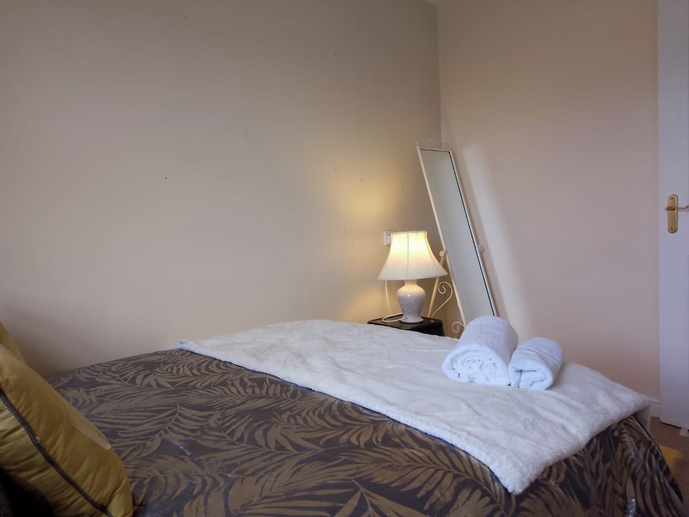 Tranquil Retreat in Ely City Center