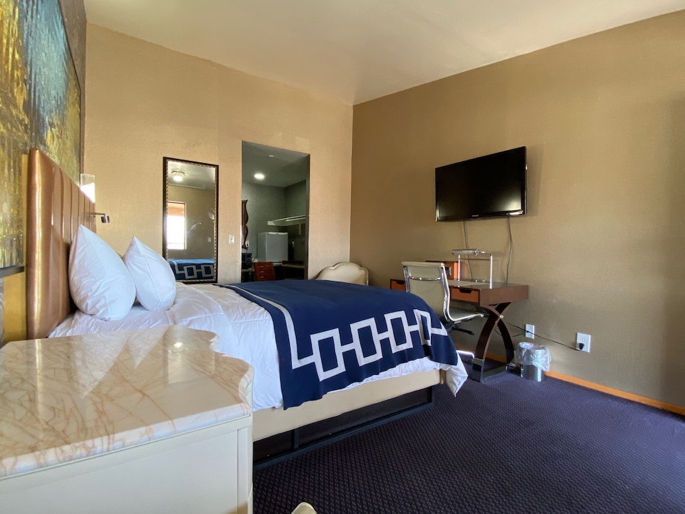 Crown Motel