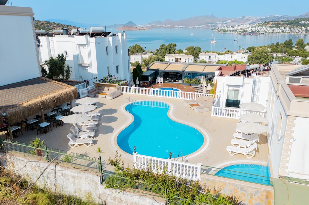 Queen Boutique Hotel - Image 12