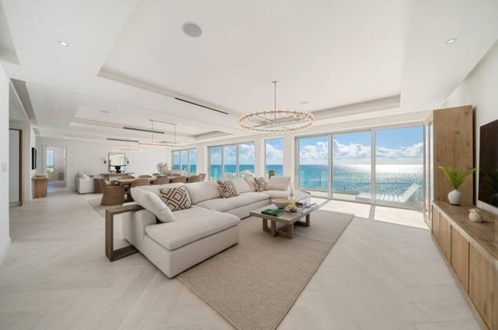 Luxury 4-bedroom Oceanfront Oasis