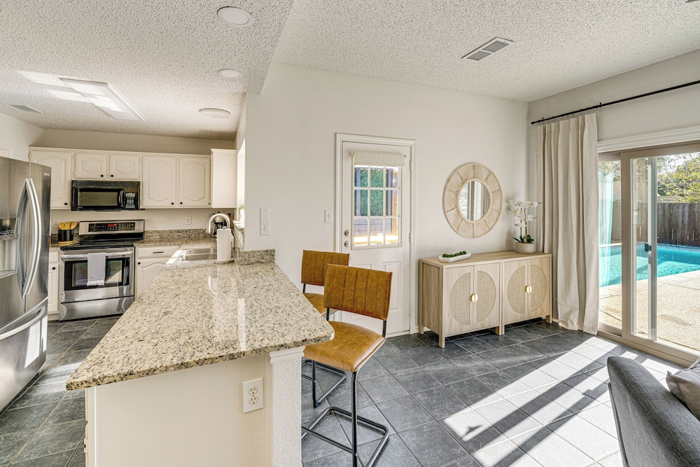 1/2 Mi to Frisco Commons! Family Getaway w/ Patio